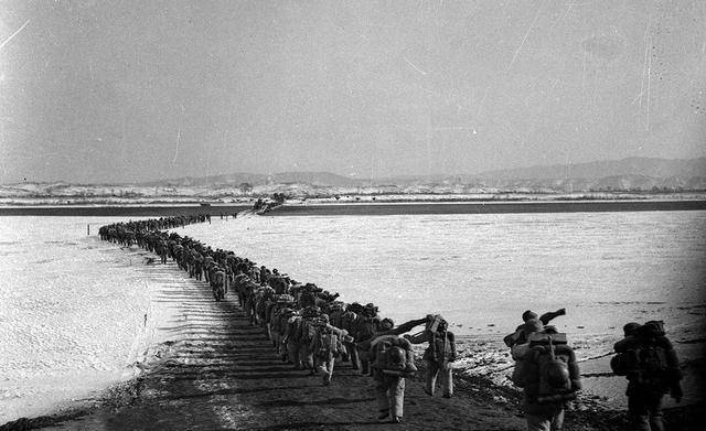 1950年抗美援朝初期,麦克阿瑟欲炸鸭绿江大桥,为何杜鲁门不准?