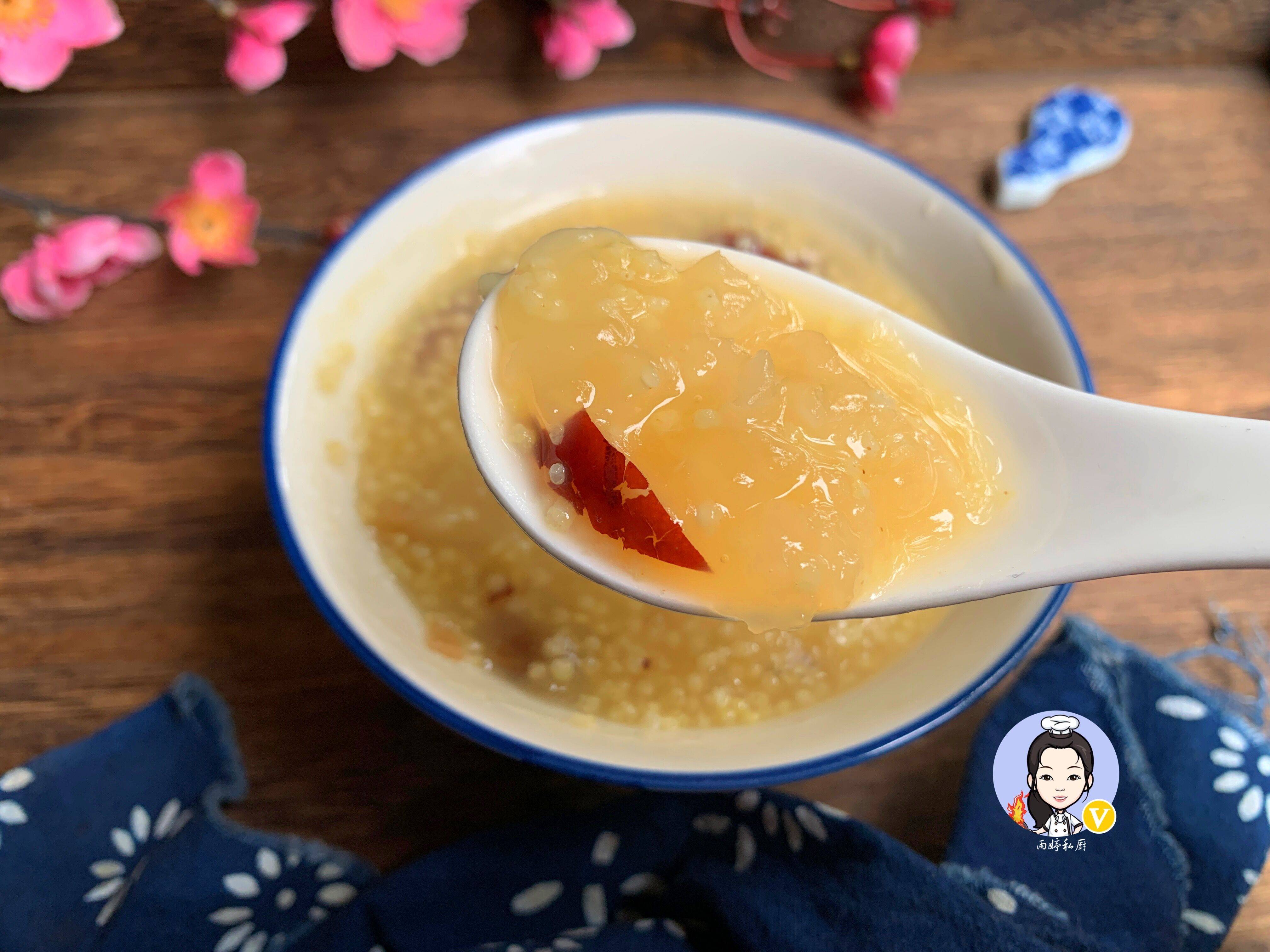 【推荐食谱:小米银耳粥】银耳,有着"平民燕窝"之称,不仅仅含有大量的