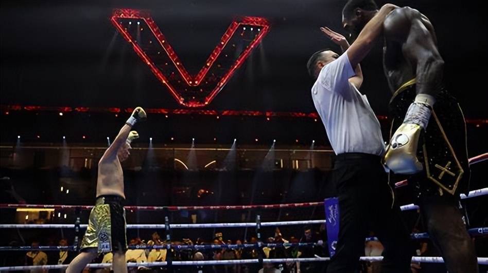 击落青铜轰炸机!张志磊五回合ko维尔德,书写中国拳击历史新篇章