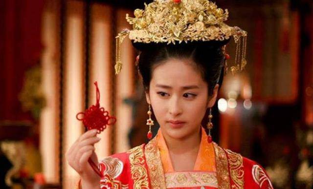 驸马遭皇帝猜忌杀害,公主欲同赴死,二嫁3天后死在皇宫浴室