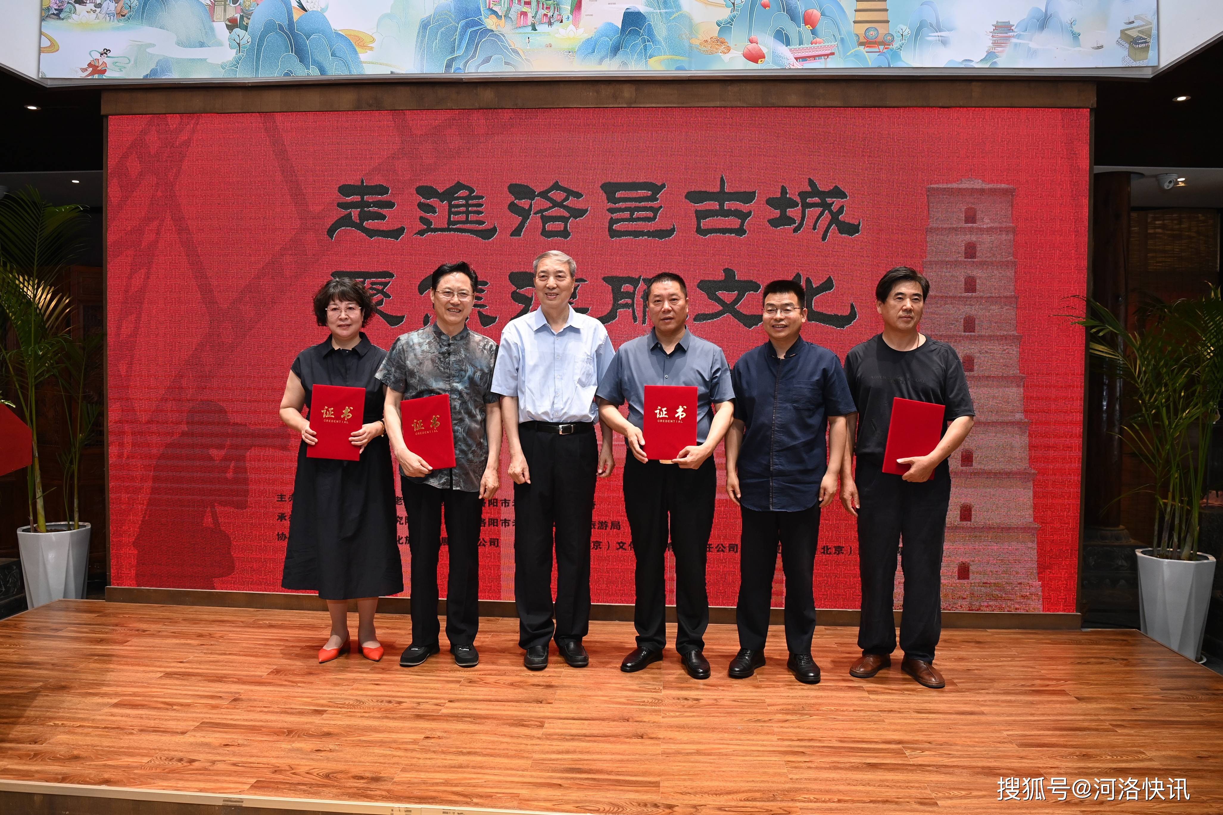 中国摄影名家优秀作品展在河南省洛阳市老城区洛邑古城开幕