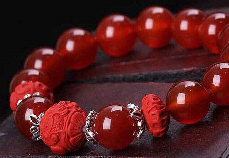 1个有排毒功效,另1个促进血液循环,难怪这俩首饰再贵也有人买_玛瑙