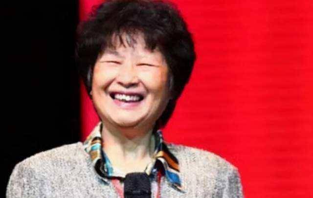 在国家队服役期间,梁丽珍经常会去国外参加乒乓球界的比赛,在此期间