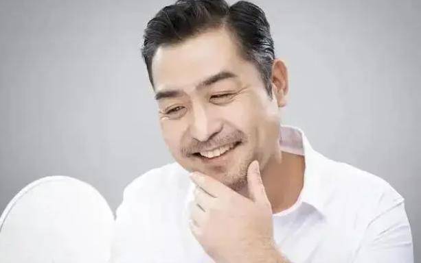 很多老年人在运动几分钟后会出现腿脚酸痛,肢体活动僵硬,呼吸短促等