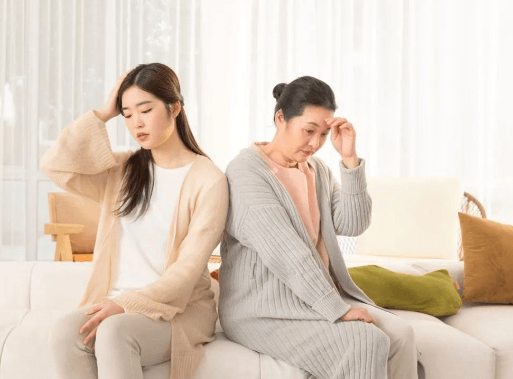 内行提醒:如果婆婆有这两个行为,那她从来就没把你当成过一家人