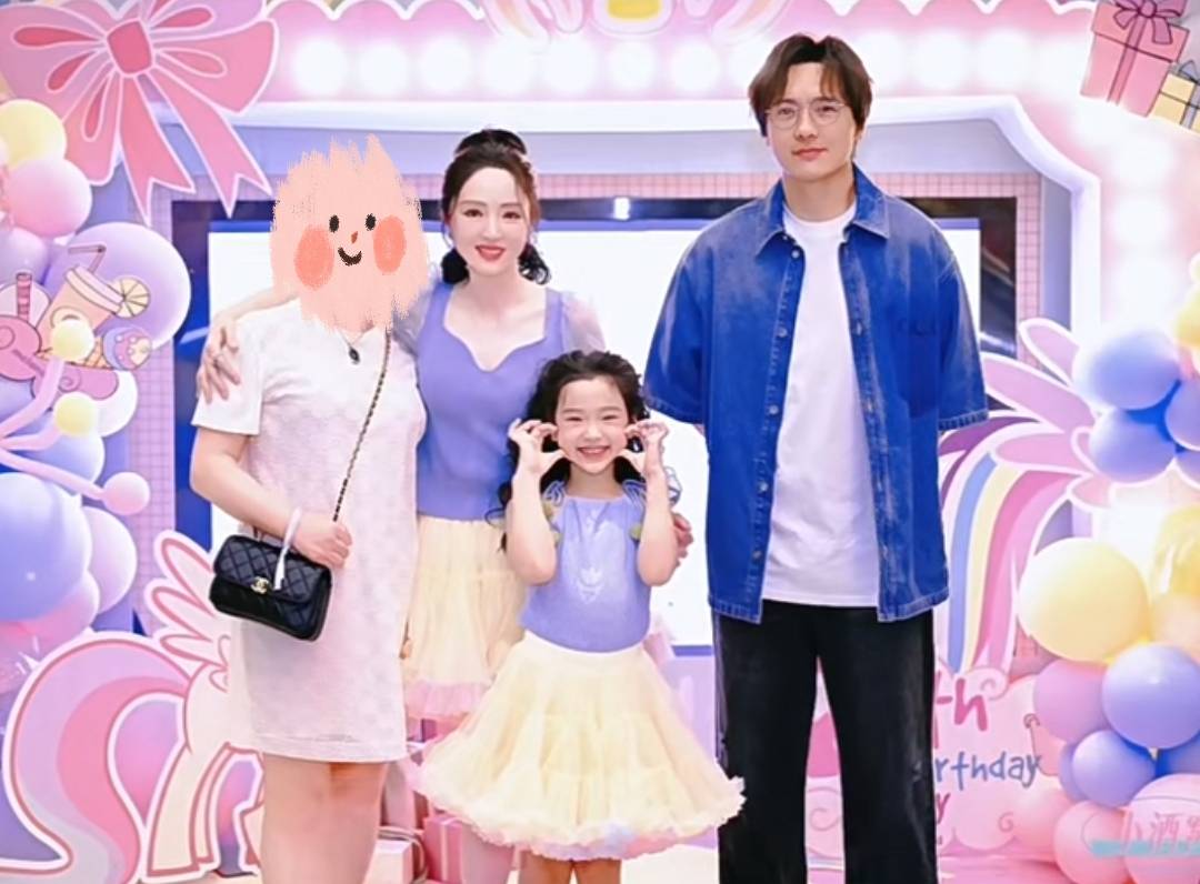 董璇罕晒全家福,和前夫为女儿庆生,高云翔与前岳父岳母合影显拘谨