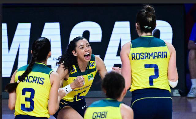 巴西女排四人砍分,3-0完胜泰国,积分榜暂居第二