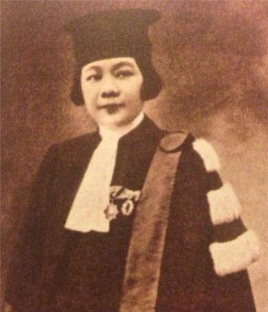 除此之外,郑毓秀最女汉子的一面还是在于她的霸气"休夫"这一壮举,那个