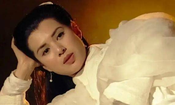 明明已和杨过结婚,为何小龙女仍要睡绳上?金庸:和我睡长凳有关