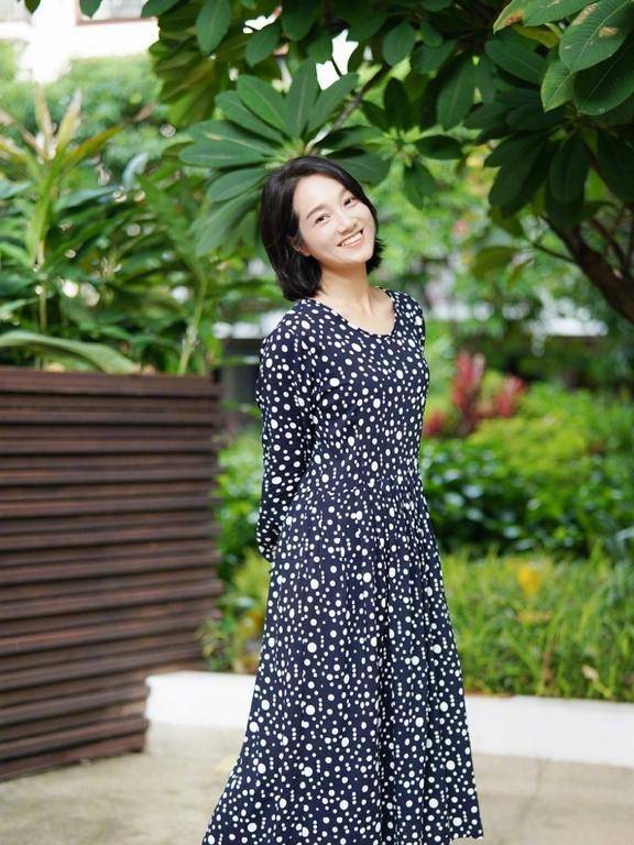 连换四套裙装风格百变,活成38岁女人最美的样子