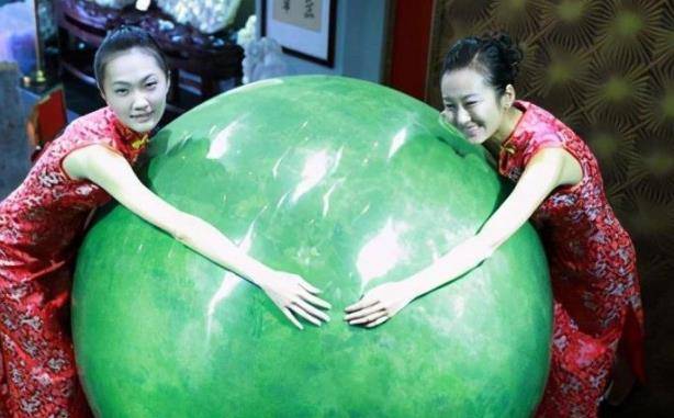 2007年,陕西男子挖到6吨重的夜明珠估价26亿,现在却成"路灯"