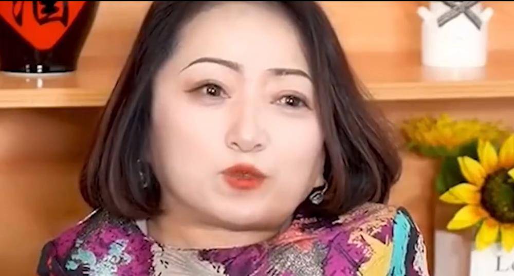 身高85厘米的女强人,被人抱着打天下,攒下