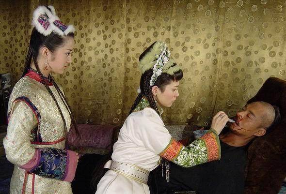 她是努尔哈赤最早的元妃,17岁成婚,生下清朝最有名的铁帽子王_佟佳氏