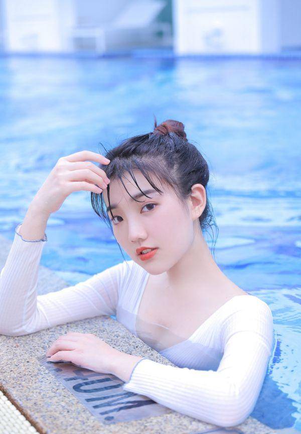 童颜教主徐楠——保持好身材,穿搭简约又舒适,还不失高级感