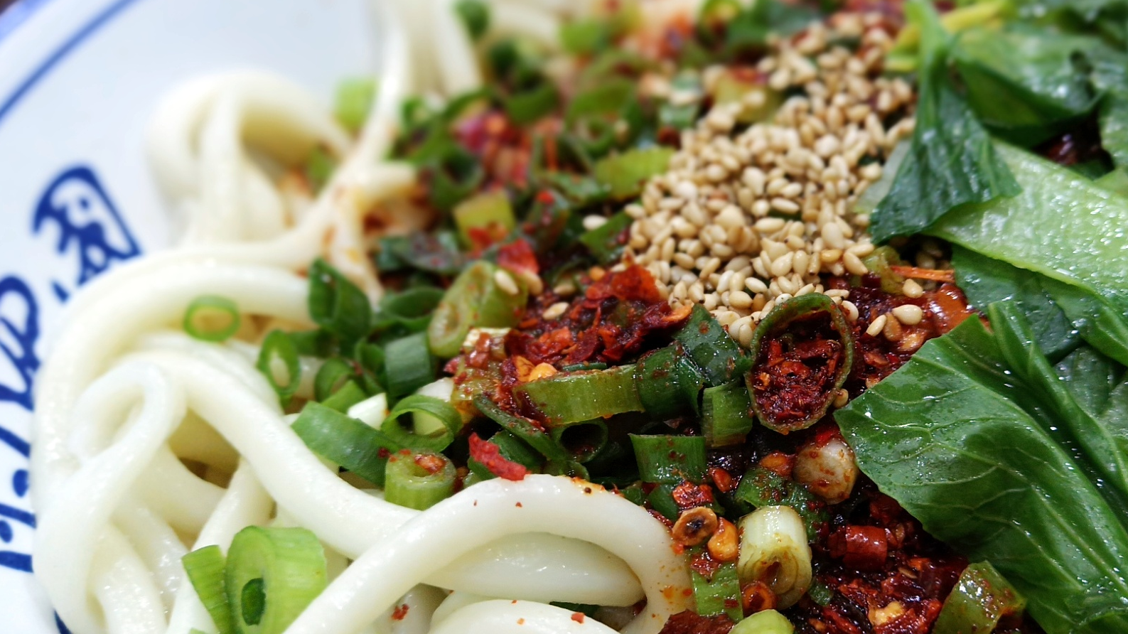 吃个面等了三十多分钟,西安最经典的油泼面应该就是这一家了