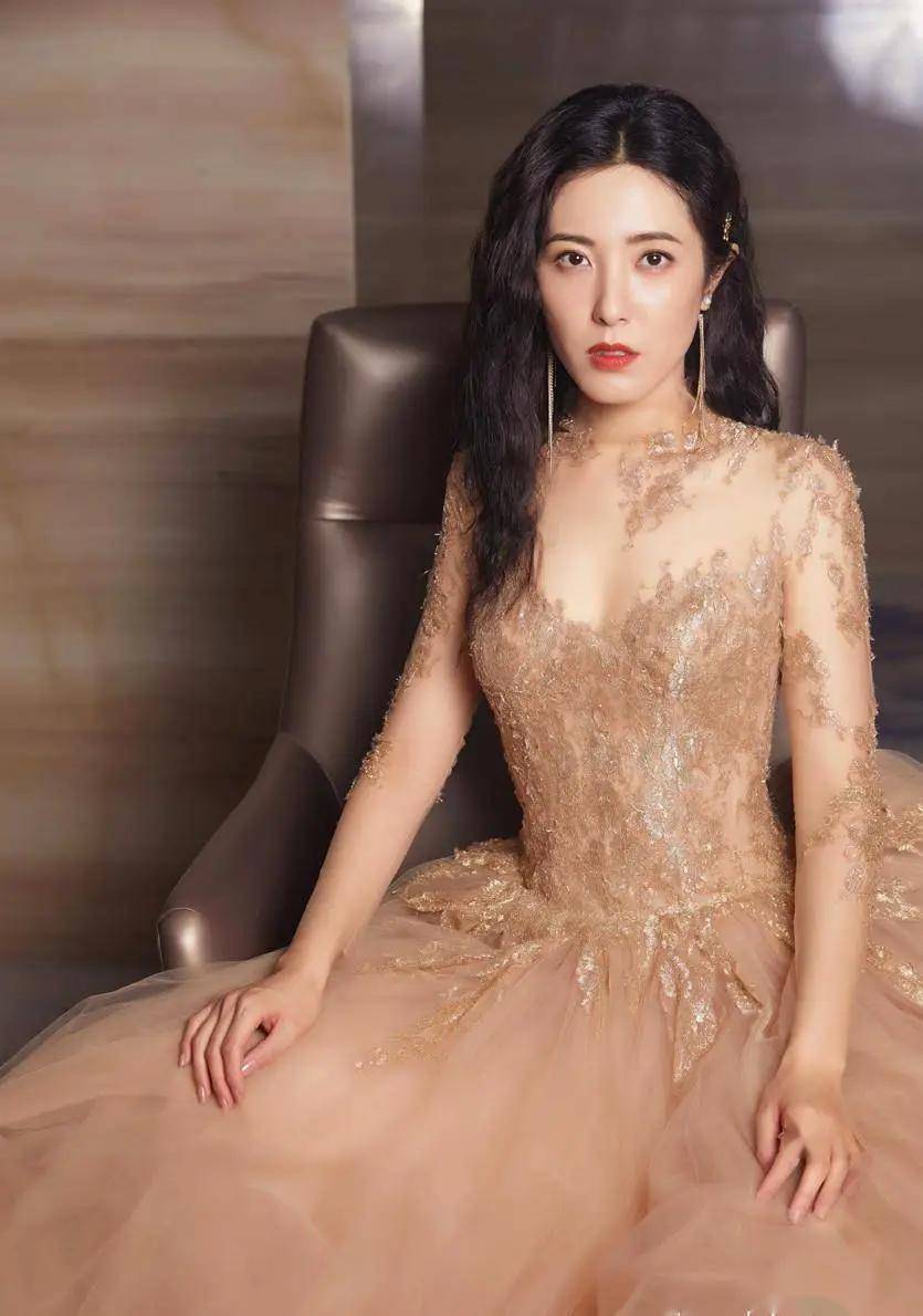 艺术与美貌曾黎才写真,女神的饱满与弹性,艺术与魅力的双重奏!