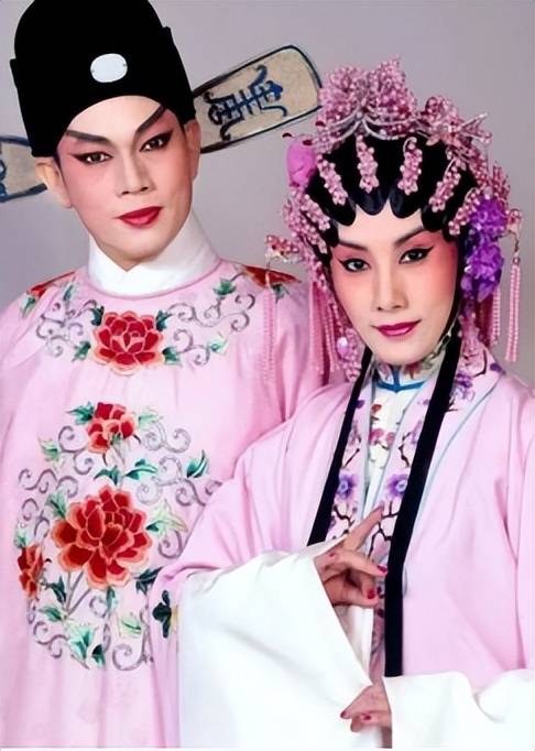 汪明荃罗家英:相恋21年,历经3次生死考验,62岁结婚却实行aa制