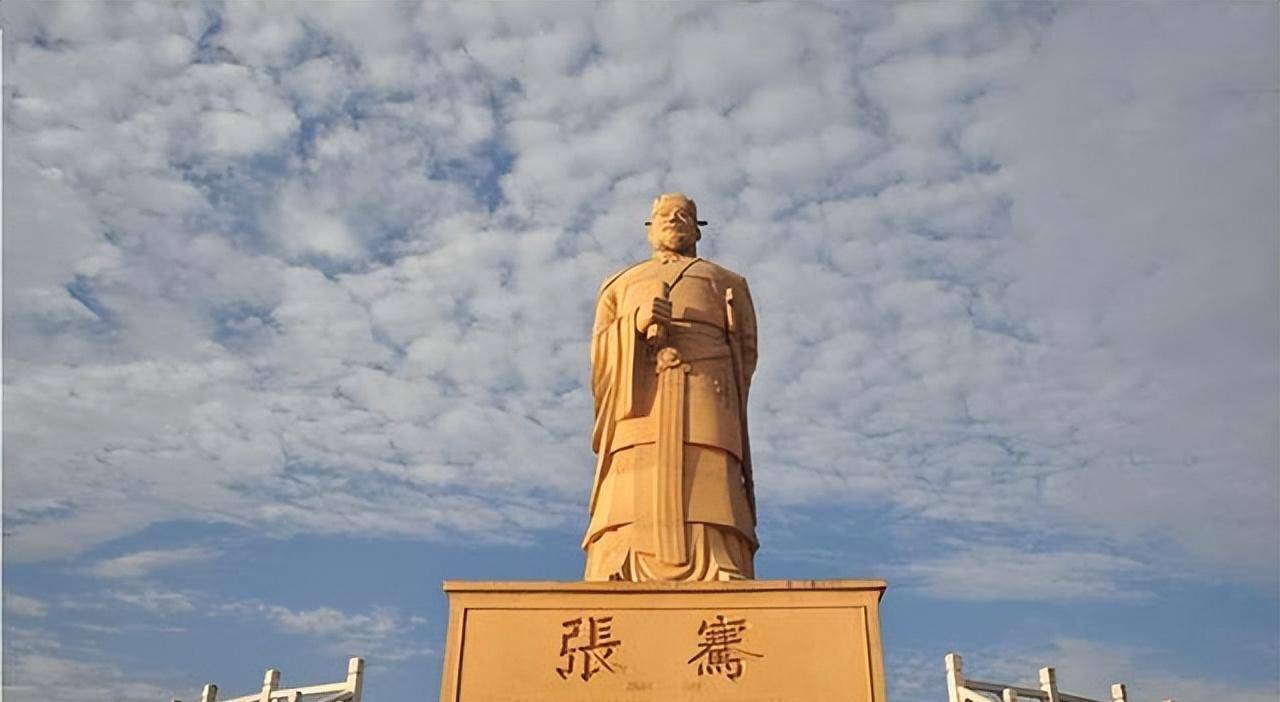 于是,汉武帝封张骞为博望侯,寓意"高瞻远瞩".