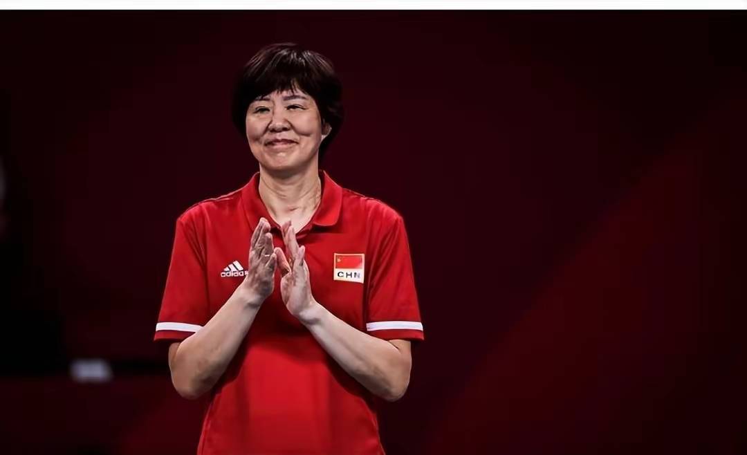 蔡斌被骂下课!球迷请愿郎平出山拯救女排,铁榔头早已有言在先