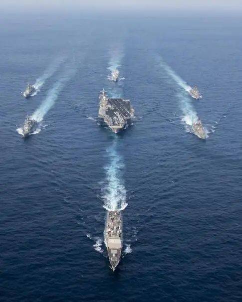 不要说胡赛,就是俄罗斯都很难击中美航母,二战后貌似没有过