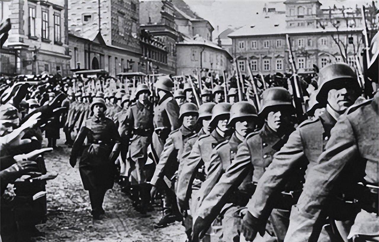 16年波兰发现时间胶囊:纳粹分子80多年前埋下,旧报纸像新的一样