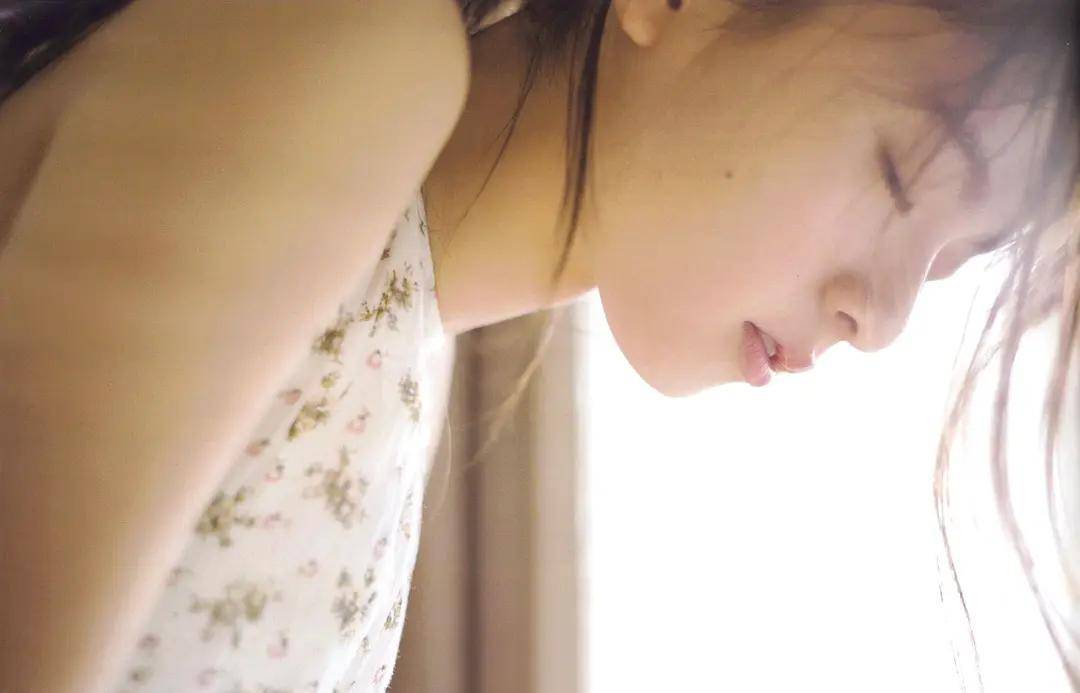2011 年 8 月,她成为女子组合乃木坂 46 一期生成员,并随组合发行首张