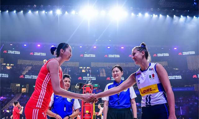 中国女排遭遇意大利惨败,朱婷缺阵球迷高喊不满_比赛_蔡斌_奥运