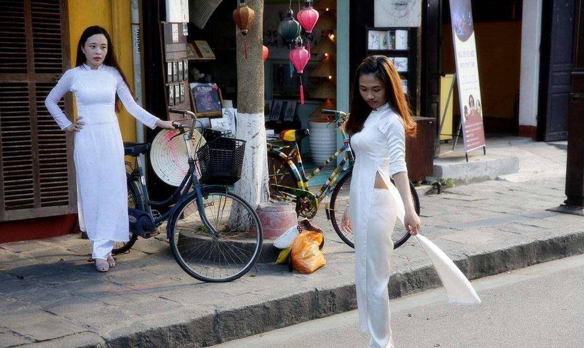 越南废除用了2000年的汉字后,有什么影响?学生:看不懂历史