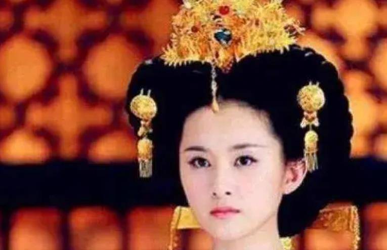 皇后设宴,宰相妻子:鱼没我家大,宰相赶紧送廉价大鱼,成功避祸_秦桧