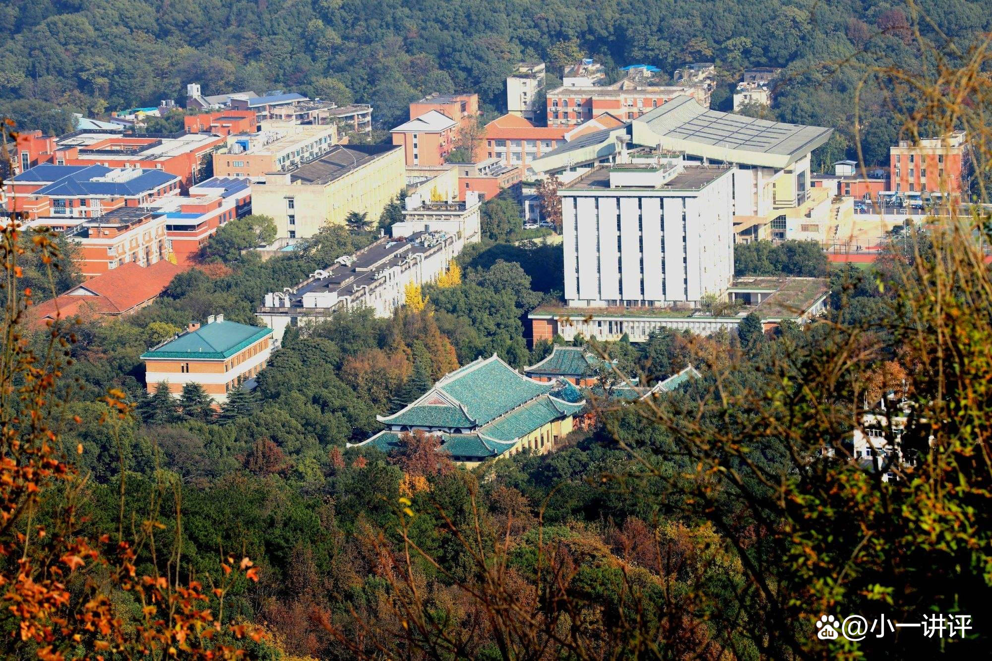 韩国湖南大学位于韩国光州广域市,整个校园与风景秀丽的鱼等山和黄