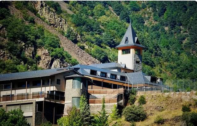 排名:梵蒂冈城,摩纳哥,瑙鲁,图卢阿,圣马力诺,列支敦士登,马绍尔群岛