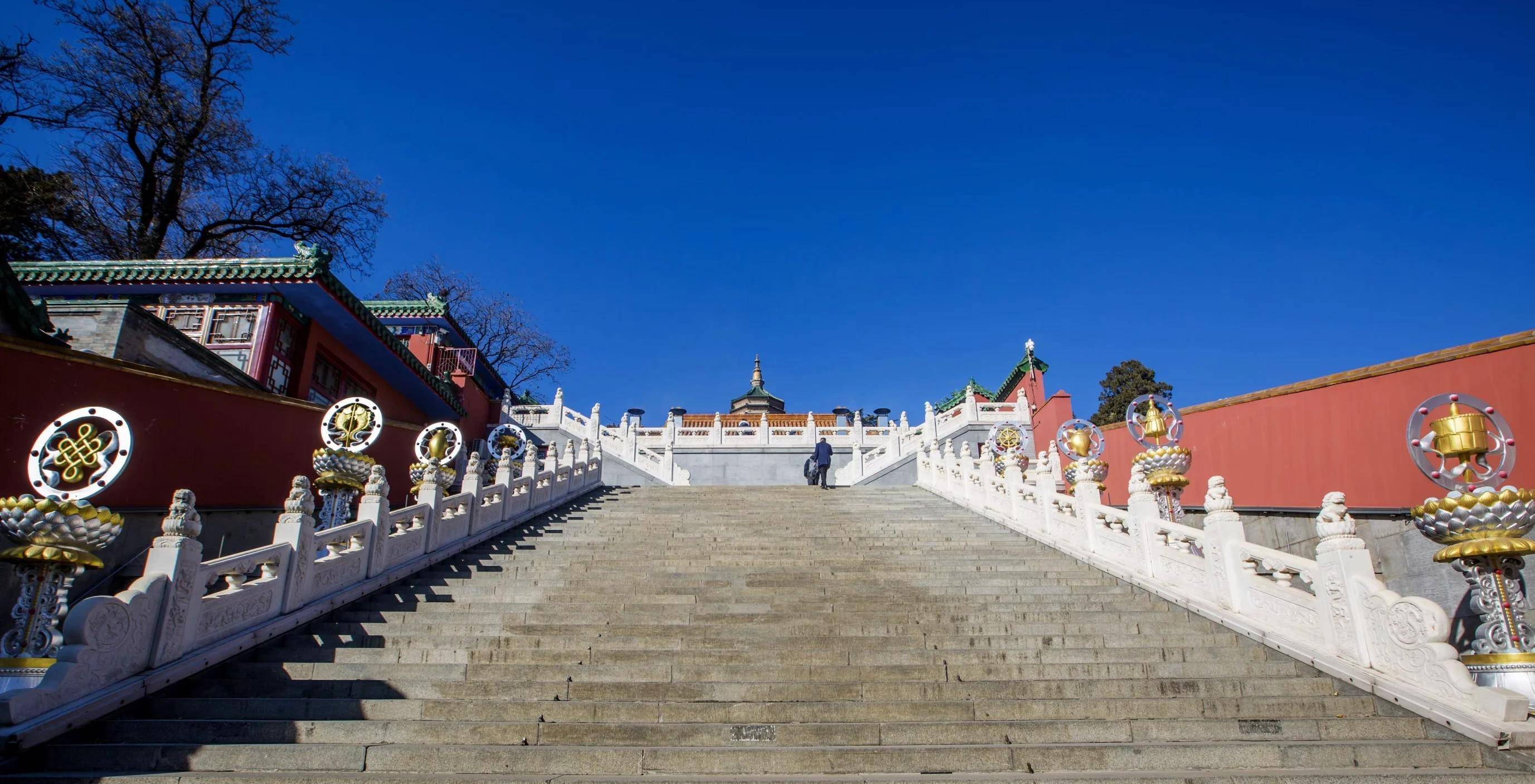 八大处历经清顺治年间康熙年间两度重修规模日大改称长安寺