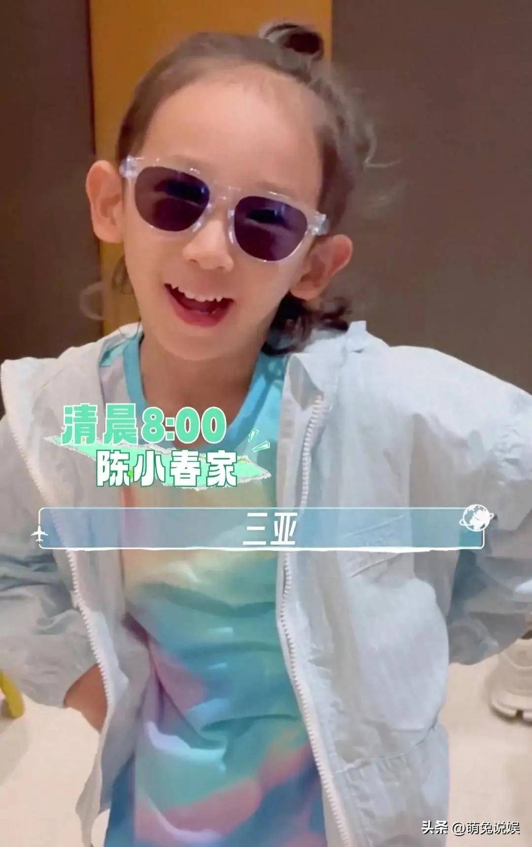 应采儿携孩子三亚旅游俩儿子玩的好开心小儿子留长发似女孩子