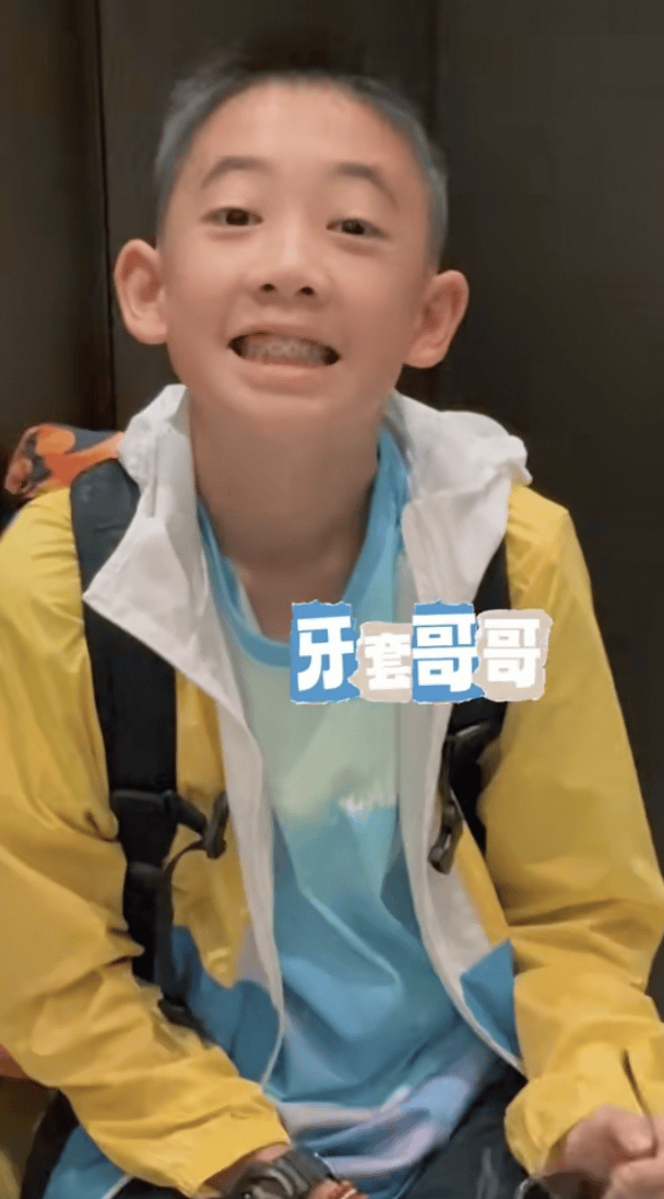 应采儿晒祖孙三代为4岁次子庆生,jasper戴牙套出镜,兄弟俩越长越像