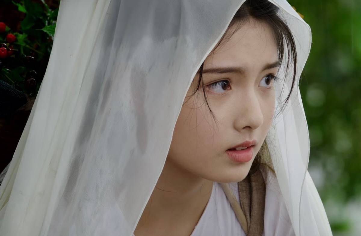 出场就把观众看呆!一个05后女演员,惊艳了《墨雨云间》整部剧