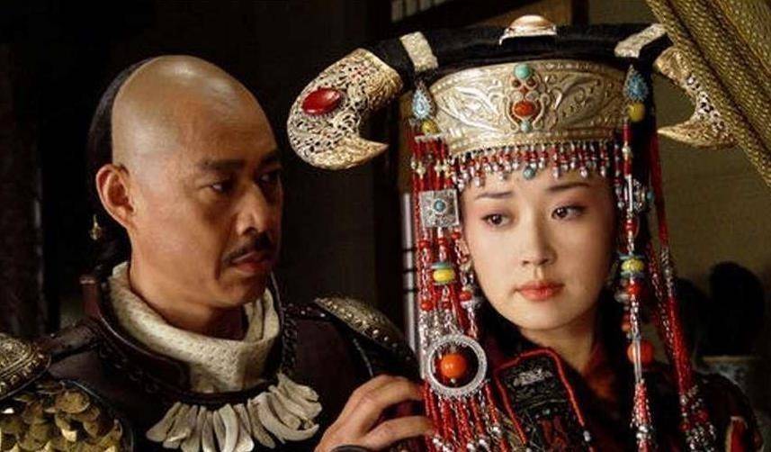 1972年,内蒙发现清代女子大墓,尸身穿龙袍240年不腐,她是谁?