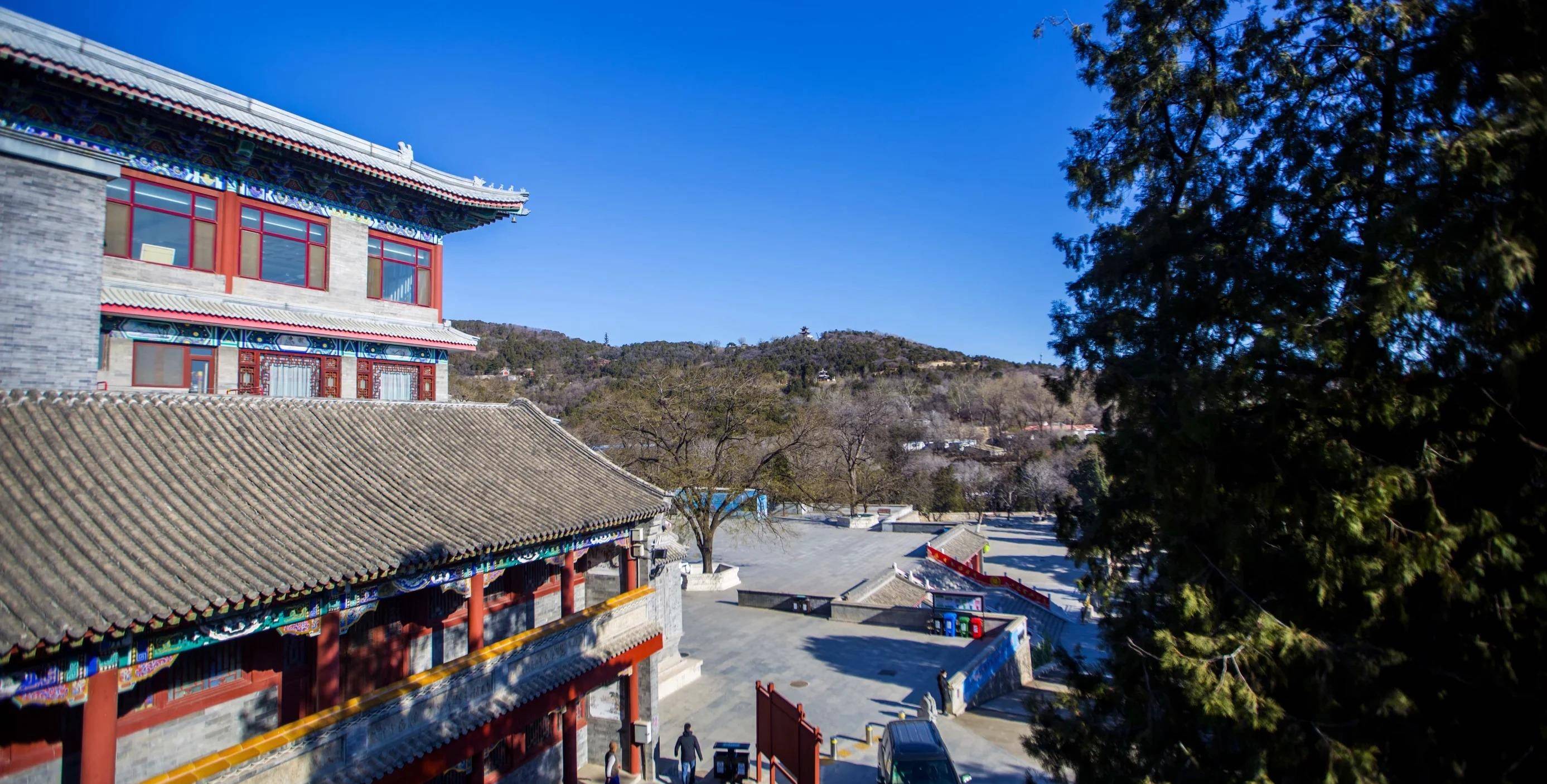 八大处历经清顺治年间康熙年间两度重修规模日大改称长安寺