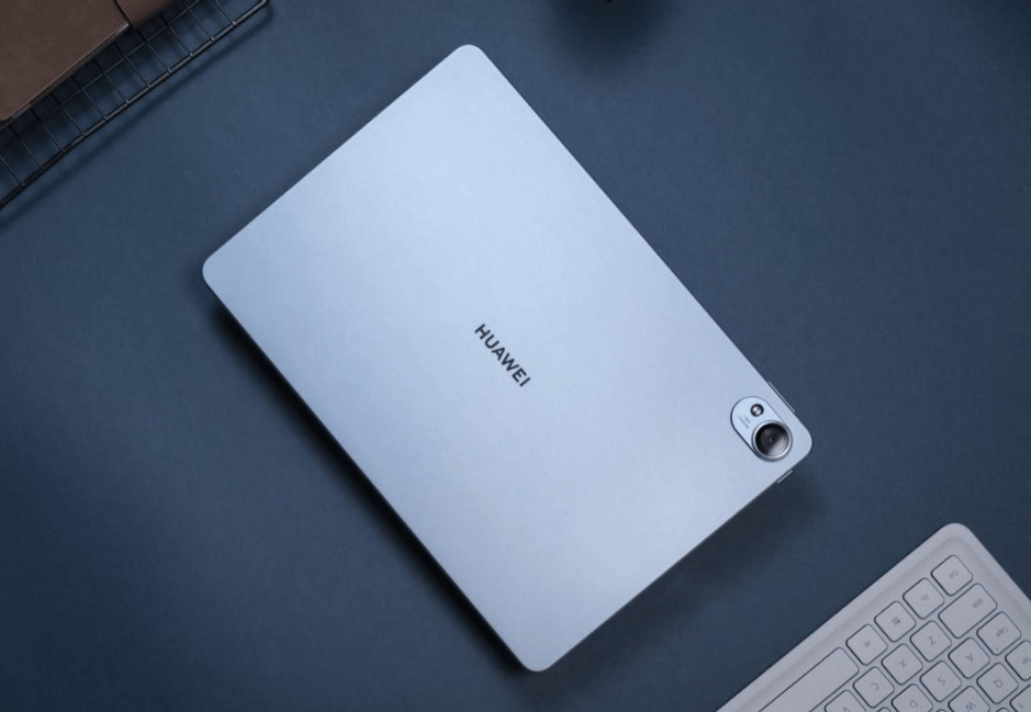 5英寸lcd屏幕,2800x1840分辨率,支持最高144hz刷新率,有8800mah电池