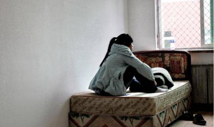 14岁女孩离家后失踪,被老汉拐走6年生3娃,找到时父母已不敢认