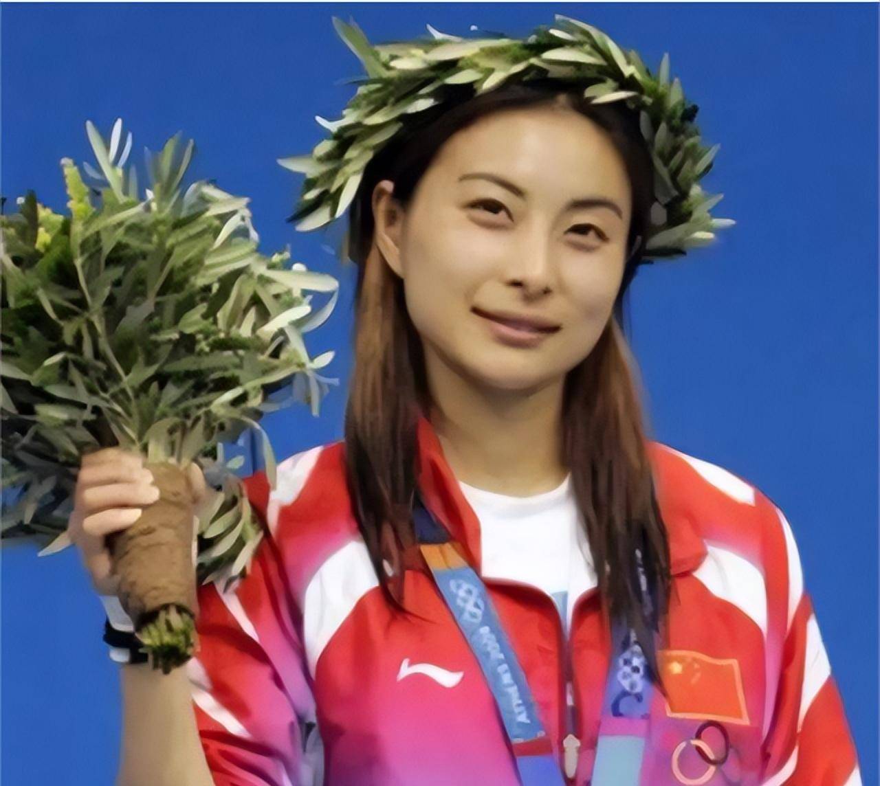 "跳水皇后"伏明霞:不顾父母反对嫁大26岁富商,她的婚姻幸福吗_郭晶晶