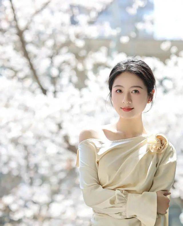 东南大学校花走红,颜值超越刘亦菲,校园女神大杀四方