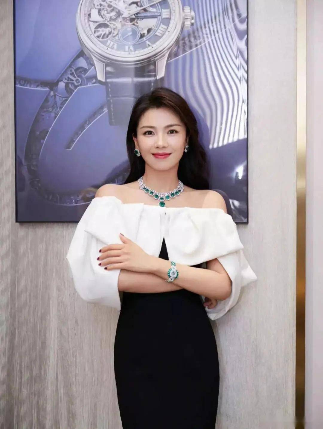 [刘涛写真,45岁极品尤物的迷人身姿,美貌与魅力的极致诱惑!