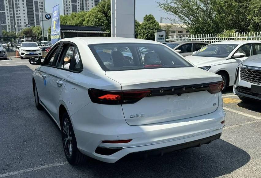 新款帝豪实车曝光,内外升级,售价或不足7万起_搜狐汽车_搜狐网