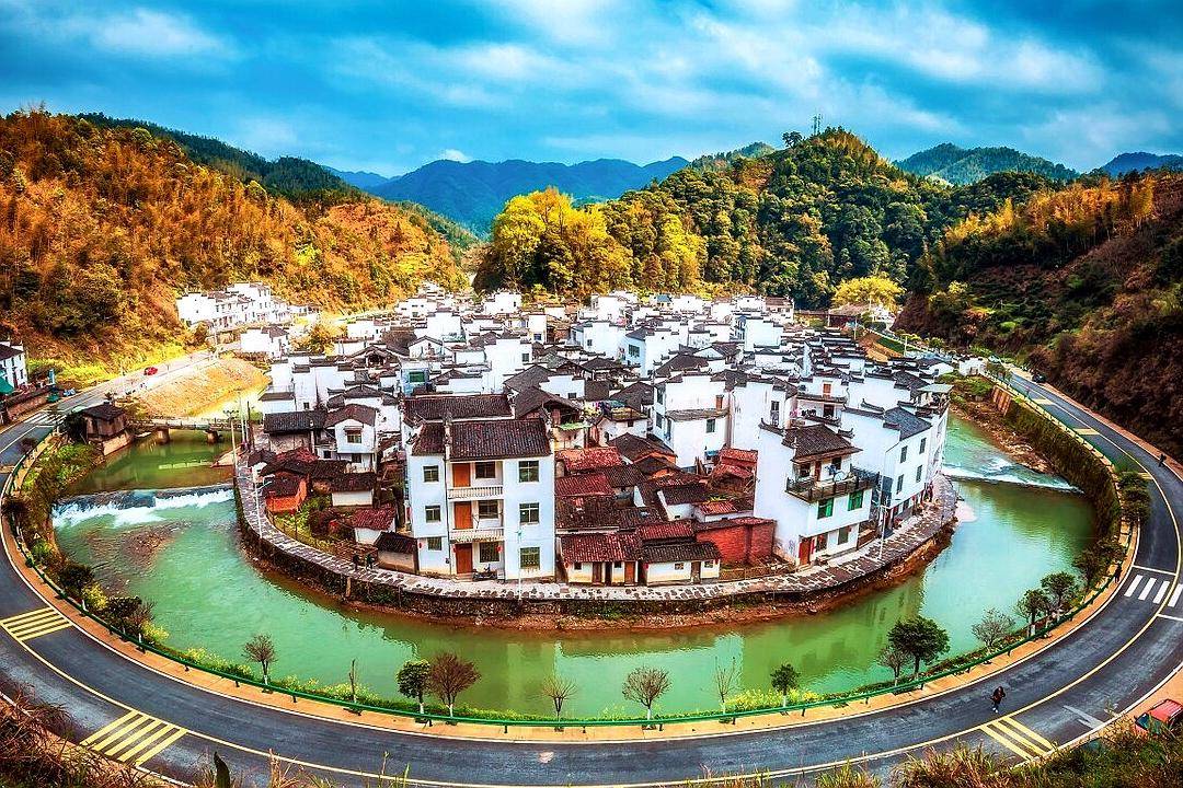 江湾,李坑,汪口,晓起,江岭,思溪延村和石城为婺源旅游景区一卡通中的