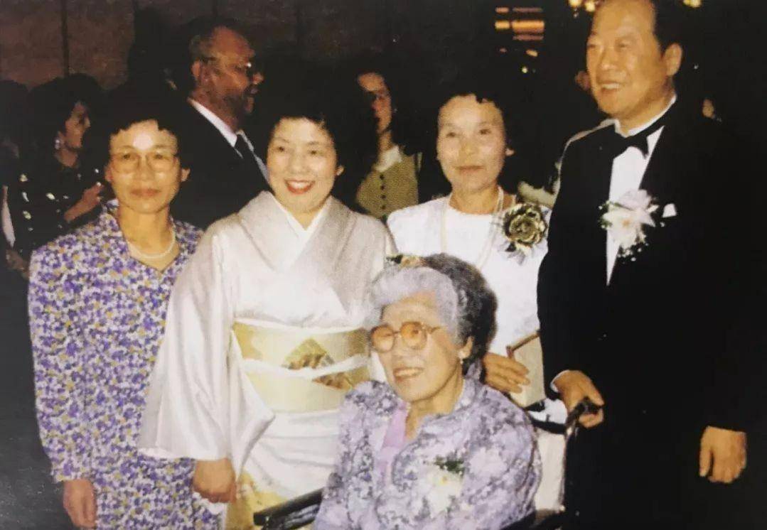 从卖菜郎到跨国总裁,从亿万富翁到一贫如洗,三起三落的阿信之子_和田