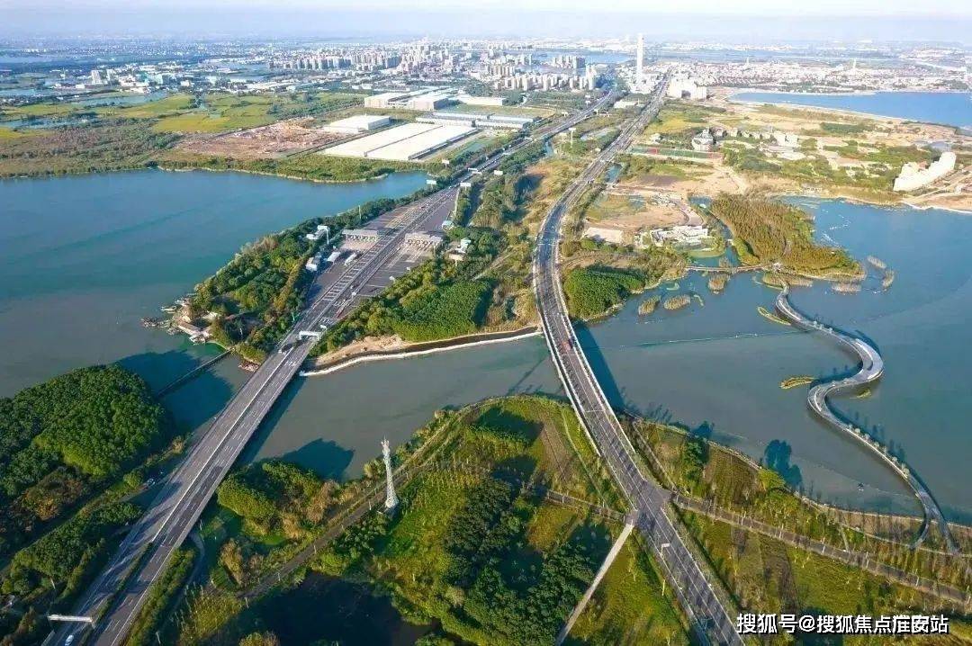 十年间,吴江先后建设完成了苏震桃公路南段(规划省道258),常嘉高速