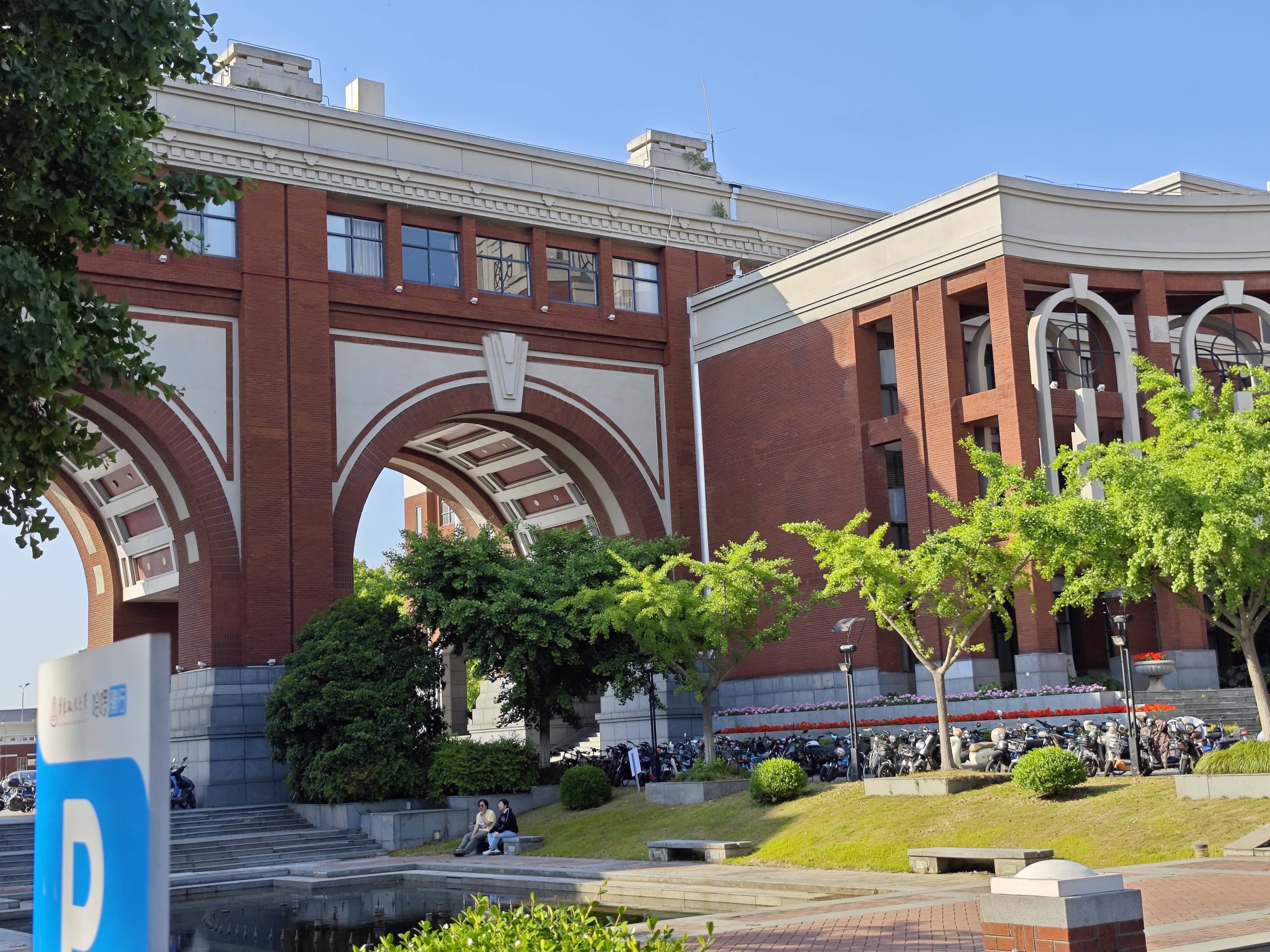 2024浙江一年制留学新风向:华政国际本科1 3,免雅思上曼大