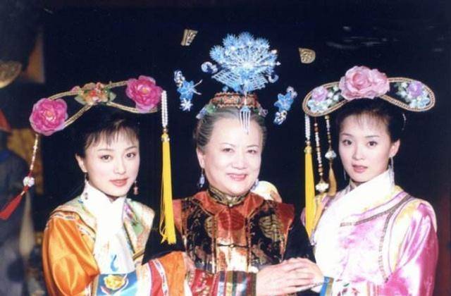 诚嫔与孝圣宪皇后同出于钮祜禄氏一族,有一个共同始祖名叫阿灵阿巴颜