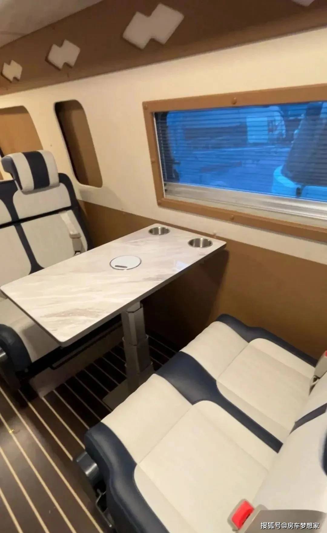 6月14日 沈阳国际房车展 阳光尚游"大胖虎" 呼啸而来!不到20w开回家!