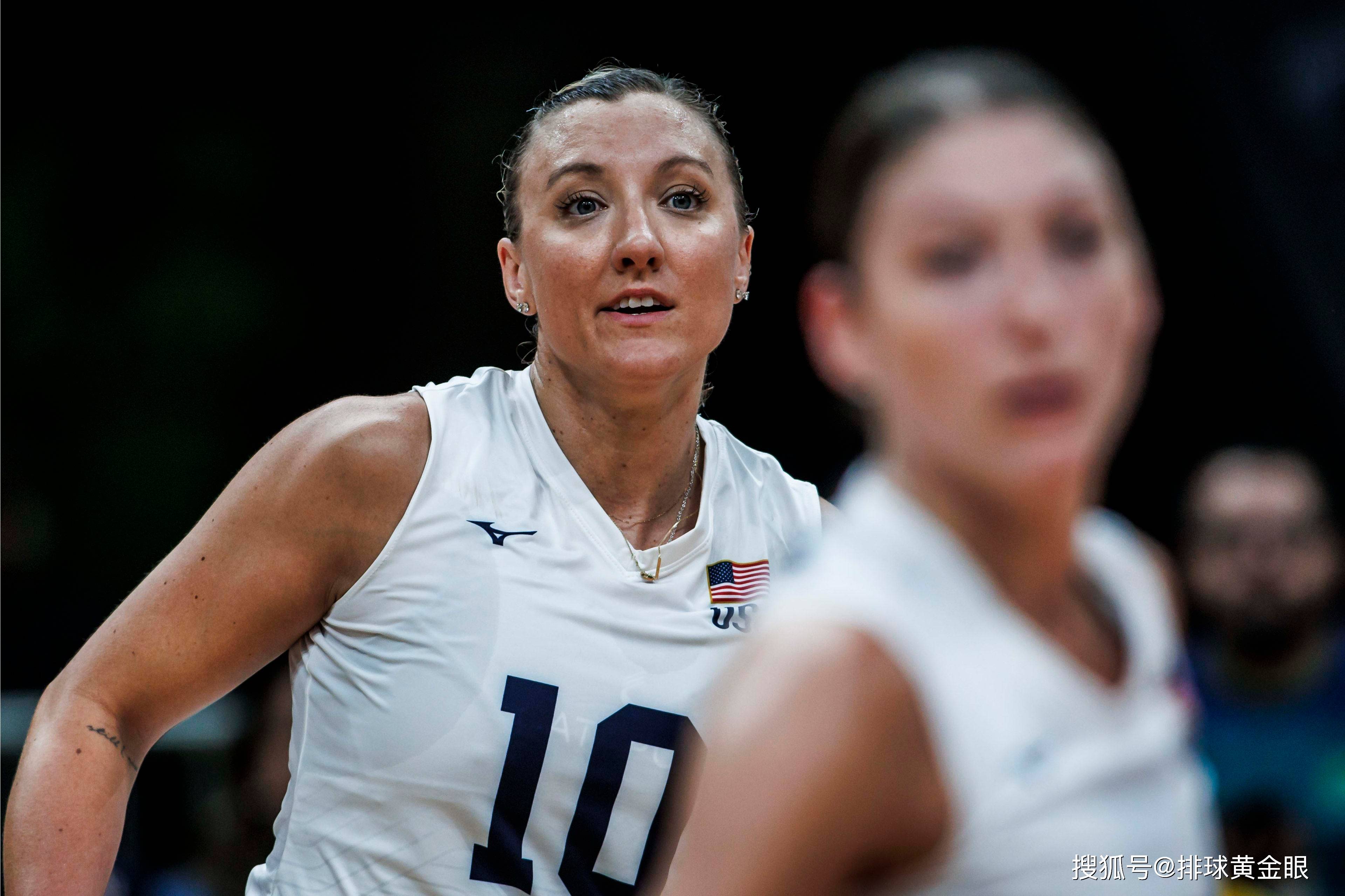 拉尔森4战奥运!美国女排公布巴黎12人名单,5人争替补,有望卫冕
